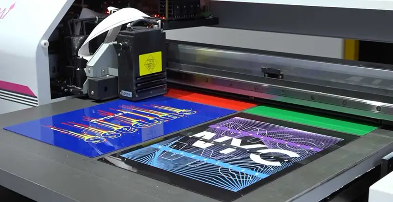 چاپ یووی یا فلت بد تابلوهای اداری