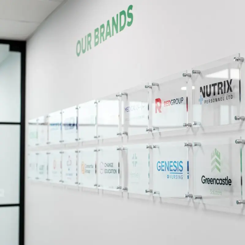 تولید تابلوهای اداری با چاپ فلت بد