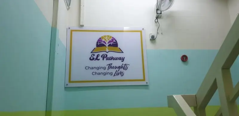 تولید تابلوهای اداری با چاپ UV 